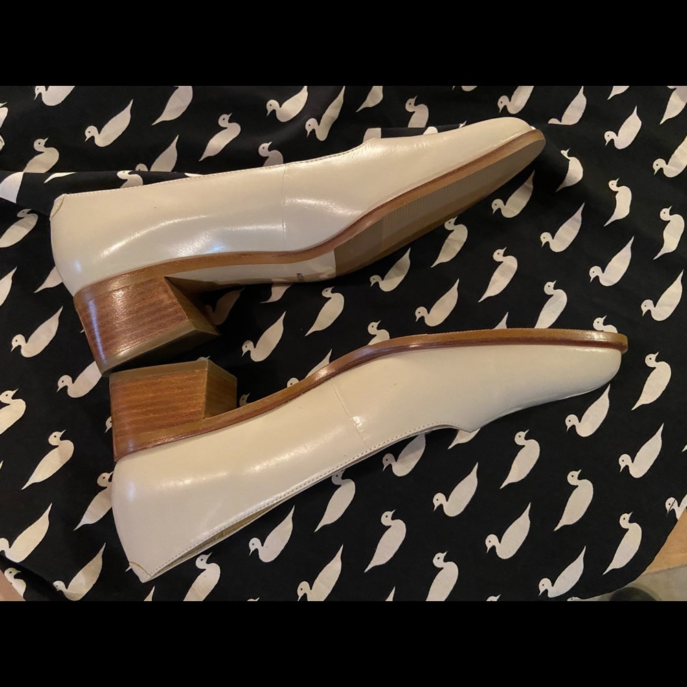 NEW in box - Rockport real leather Nude Cream Beige loafer - size 7.5